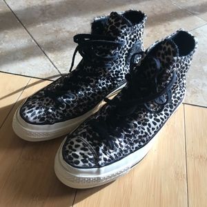 Converse Leopard/Cheetah high top size 9